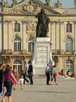  Stanislas au centre de la place Stan